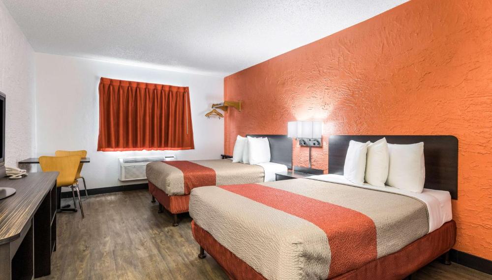 Quadruple Room - Non-Smoking interior